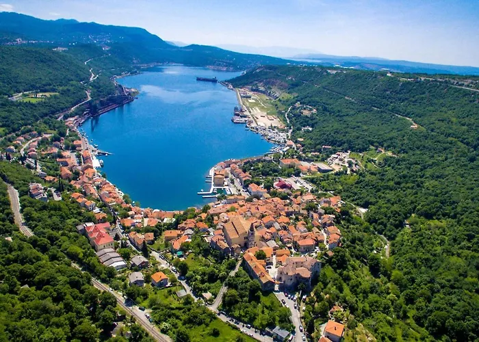 Elegant Sea View Вилла Бакар