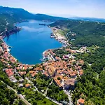 Elegant Sea View Villa Bakar